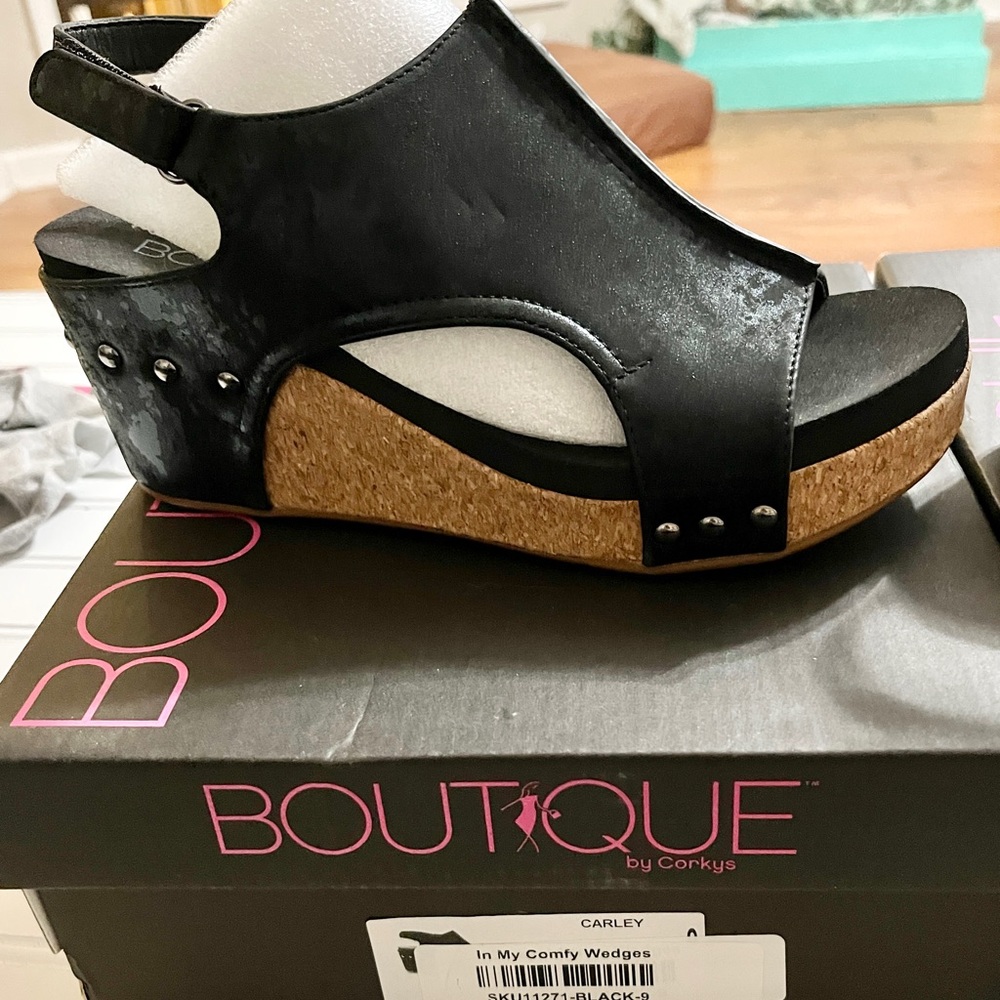 Corky’s Carley Wedges NIB